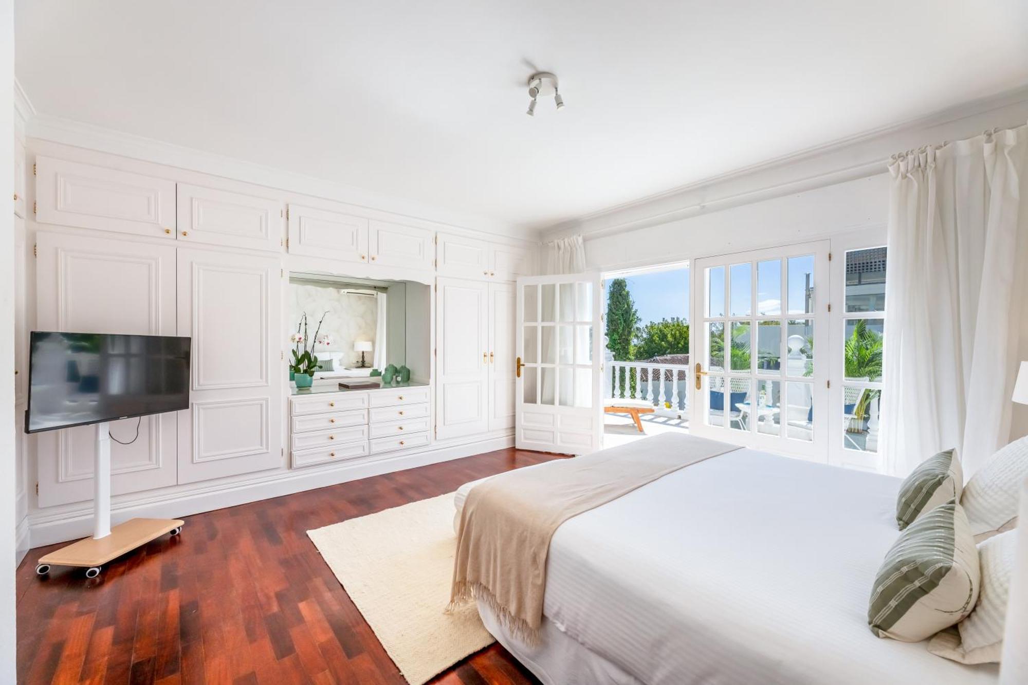 Aurora Boutique House - Only Adults Bed & Breakfast Marbella Exterior photo